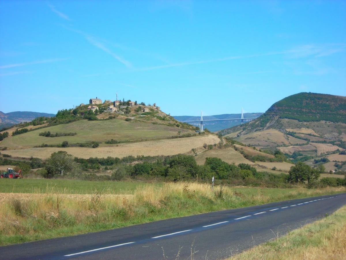 Villa Larzac Saint-Georges-de-Luzencon Exterior photo